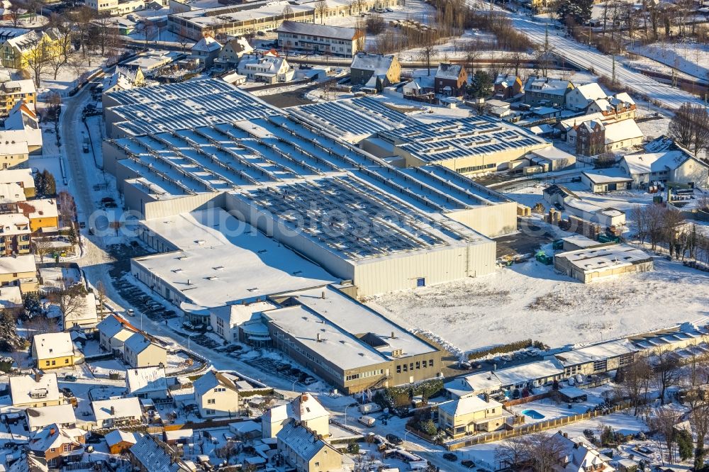 Werl from the bird's eye view: Wintry snowy warehouse and building of the wholesale center of Neuhaus Lighting Group on Olakenweg in Werl at Ruhrgebiet in the state North Rhine-Westphalia, Germany