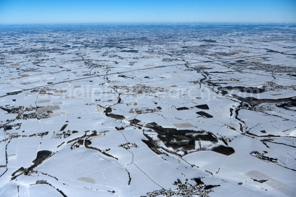 Altengeseke from above - Wintry snowy landscape of mainly agricultural fields in Altengeseke in the state of North Rhine-Westphalia, Germany