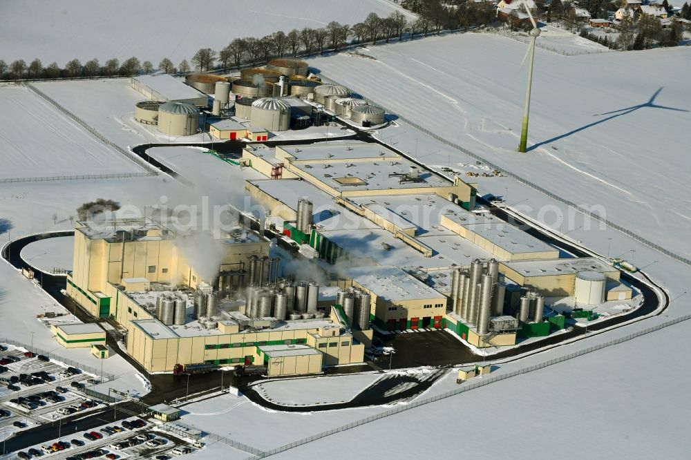 Aerial photograph Klatzow - Wintry snowy buildings and production halls on the food manufacturer's premises DMK Deutsches Milchkontor GmbH in Klatzow in the state Mecklenburg - Western Pomerania, Germany