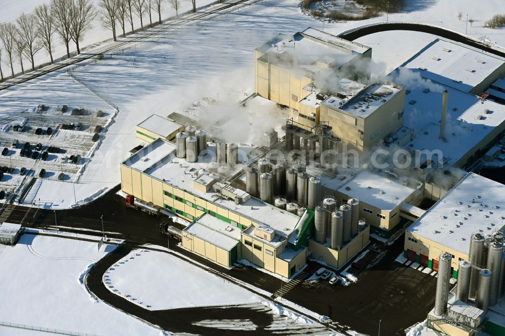 Aerial photograph Klatzow - Wintry snowy buildings and production halls on the food manufacturer's premises DMK Deutsches Milchkontor GmbH in Klatzow in the state Mecklenburg - Western Pomerania, Germany