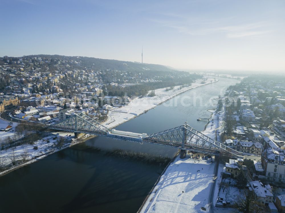 Dresden from the bird's eye view: Wintry snowy loschwitz Bridge Blue Wonder over the river Elbe in Dresden in the federal state of Saxony in winter. The Elbe Bridge, completed in 1893, connects the districts of Blasewitz and Loschwitz and is considered a landmark of the city