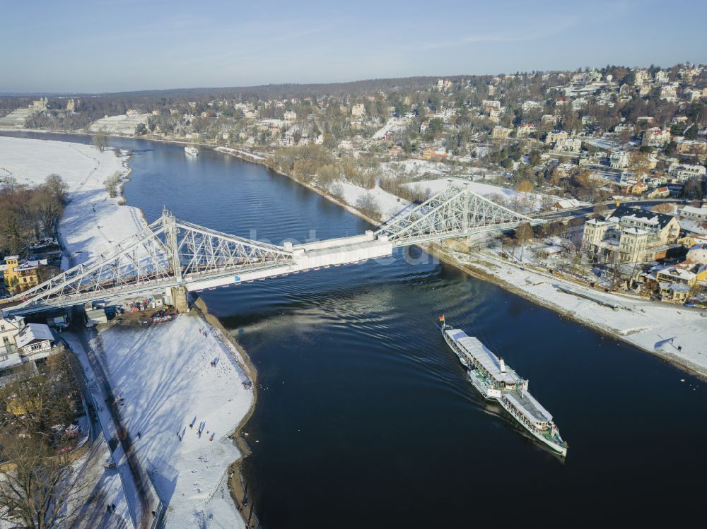 Aerial photograph Dresden - Wintry snowy loschwitz Bridge Blue Wonder over the river Elbe in Dresden in the federal state of Saxony in winter. The Elbe Bridge, completed in 1893, connects the districts of Blasewitz and Loschwitz and is considered a landmark of the city