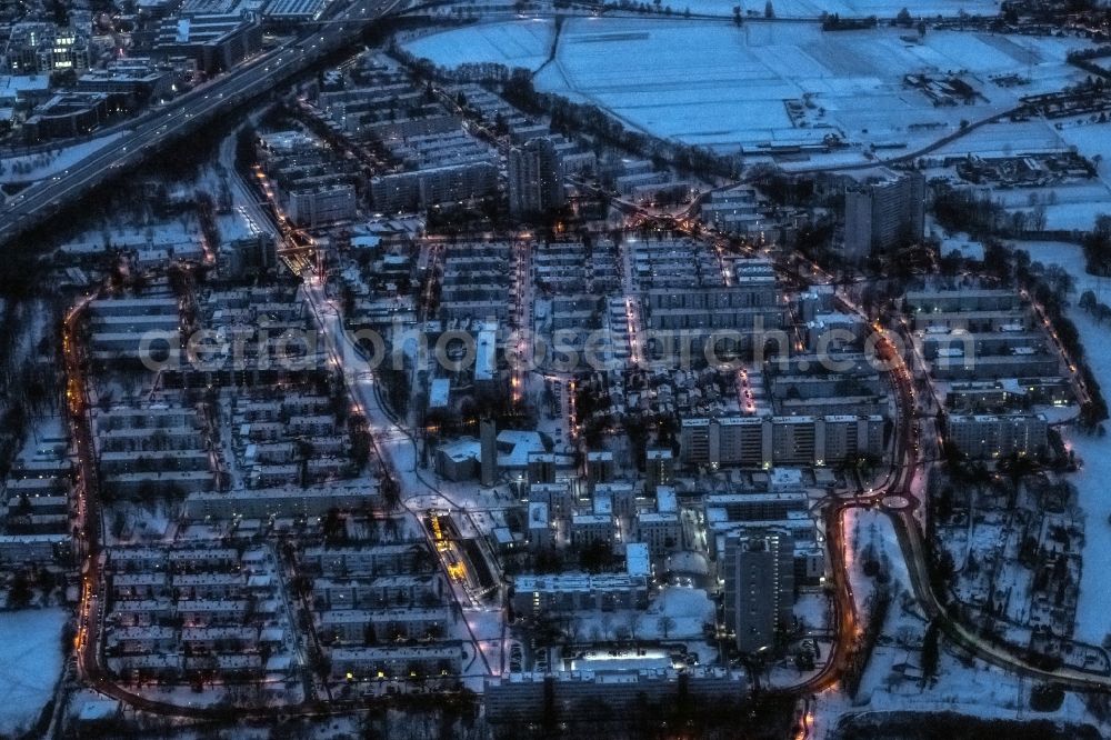 Aerial image Stuttgart - Wintry snowy residential area of a multi-family house settlement on Freytagweg - Fasanenhofstrasse in Stuttgart in the state Baden-Wuerttemberg, Germany