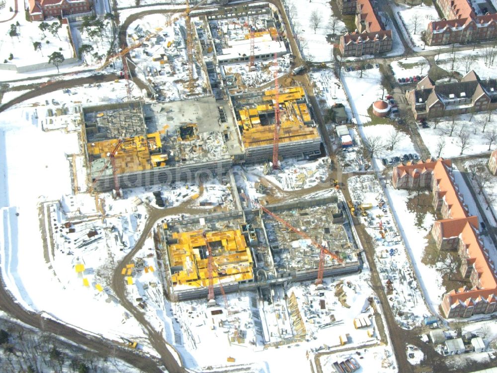 Berlin from above - Wintry snowy construction site Hospital grounds of the Clinic Helios Klinikum Berlin-Buch on Schwanebecker Chaussee in the district Buch in Berlin, Germany