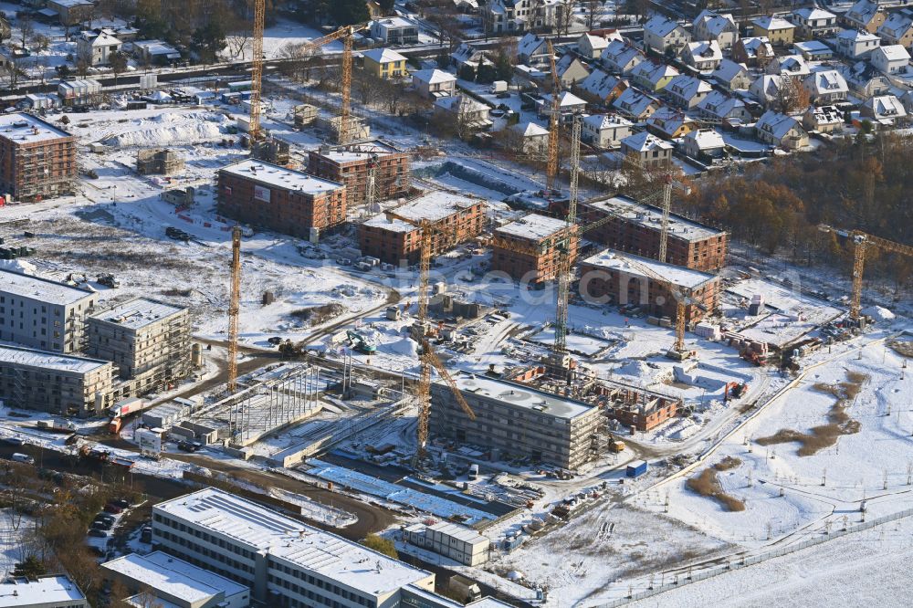 Aerial image Berlin - Wintry snowy construction site to build a new multi-family residential complex Buckower Felder on street Gerlinger Strasse in the district Buckow in Berlin, Germany