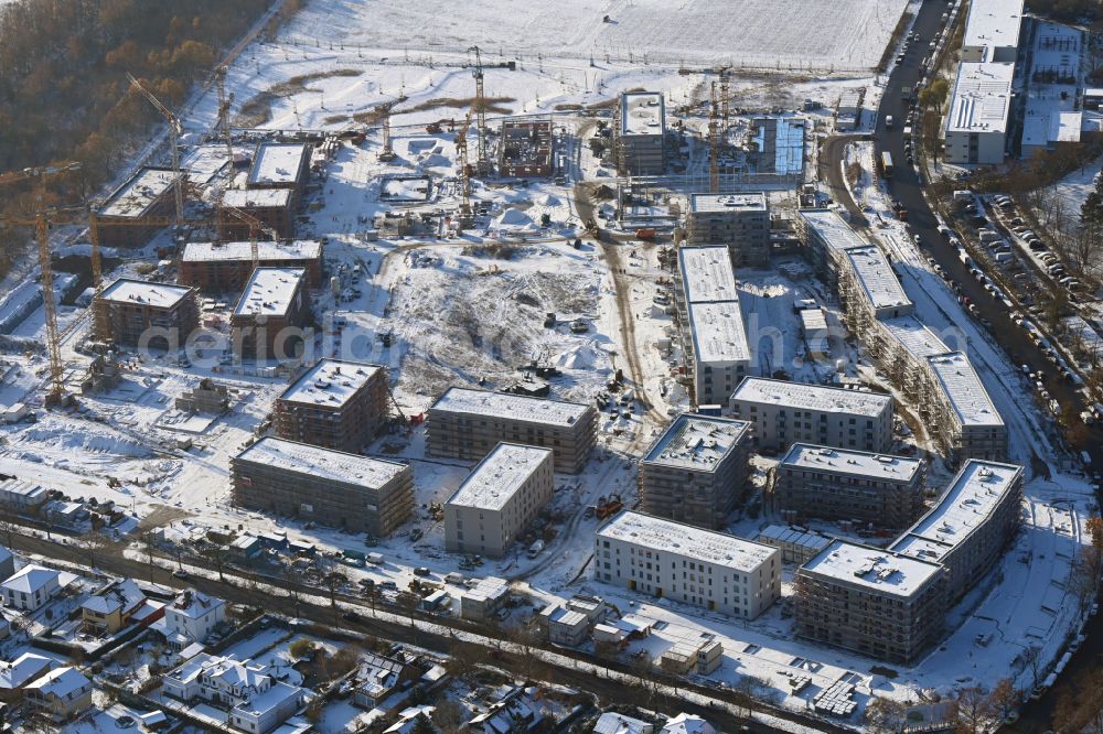 Aerial image Berlin - Wintry snowy construction site to build a new multi-family residential complex Buckower Felder on street Gerlinger Strasse in the district Buckow in Berlin, Germany