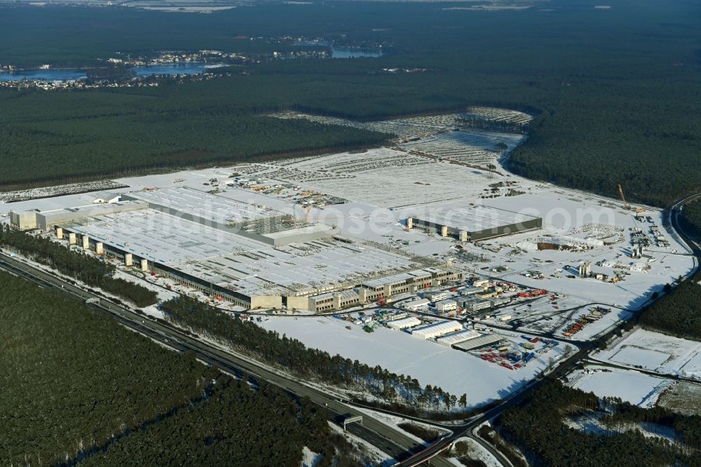 Grünheide (Mark) from the bird's eye view: Wintry snowy construction site for the new building of Tesla Gigafactory 4 on Schlehenweg - Eichenstrasse in the district Freienbrink in Gruenheide (Mark) in the state Brandenburg, Germany