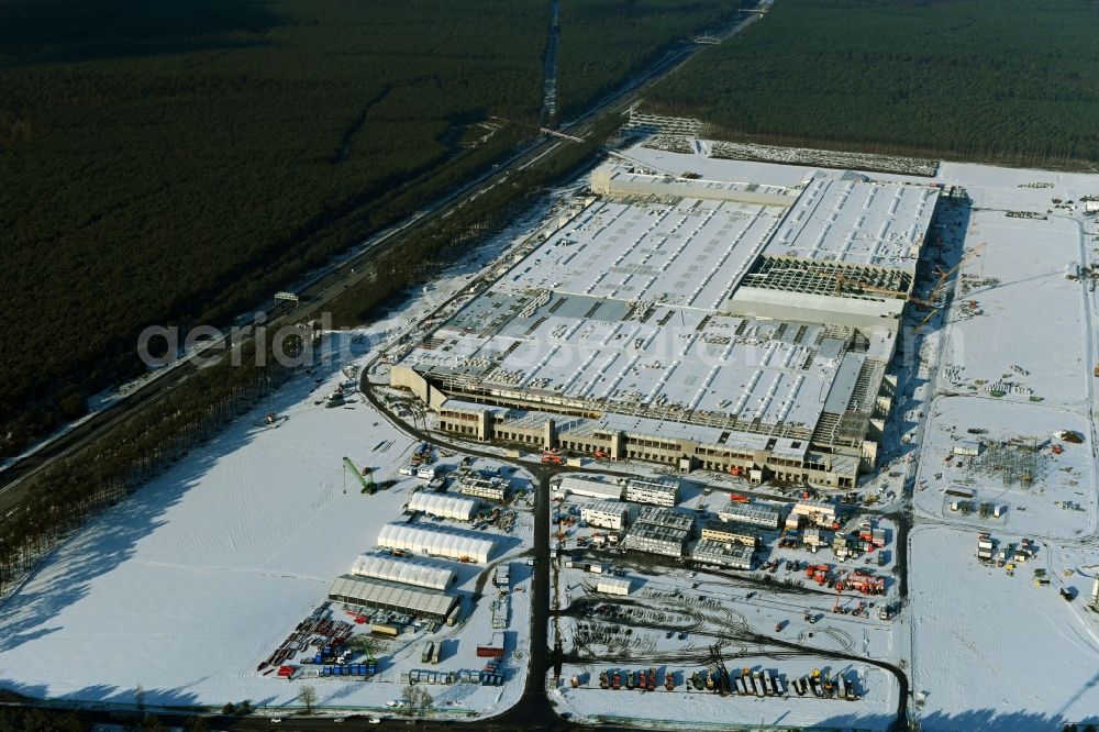 Grünheide (Mark) from the bird's eye view: Wintry snowy construction site for the new building of Tesla Gigafactory 4 on Schlehenweg - Eichenstrasse in the district Freienbrink in Gruenheide (Mark) in the state Brandenburg, Germany