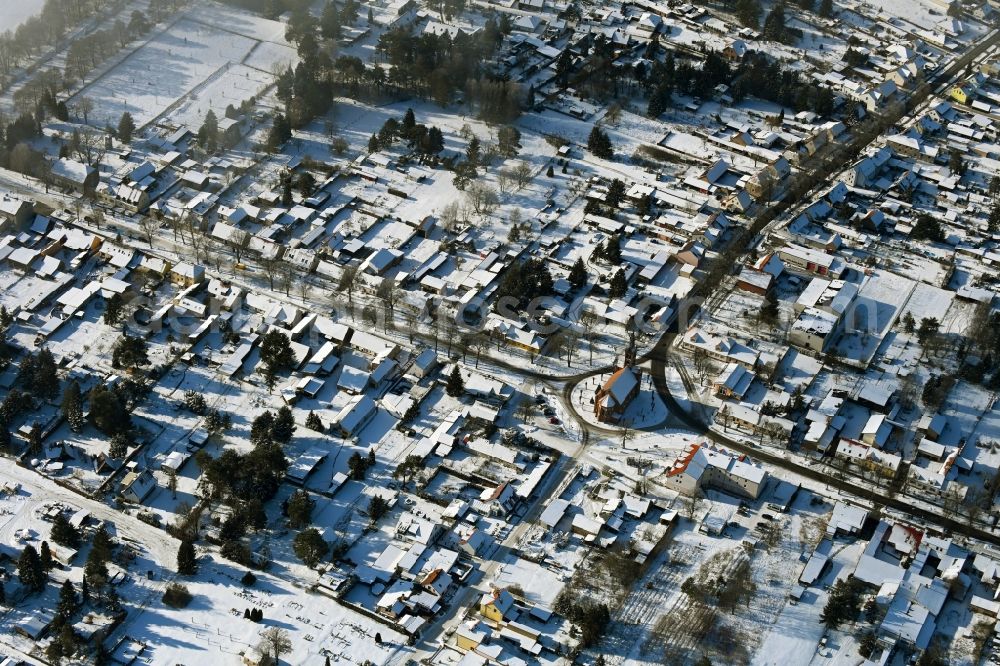 Aerial photograph Marienwerder - Wintry snowy town View of the streets and houses of the residential areas in Marienwerder in the state Brandenburg, Germany