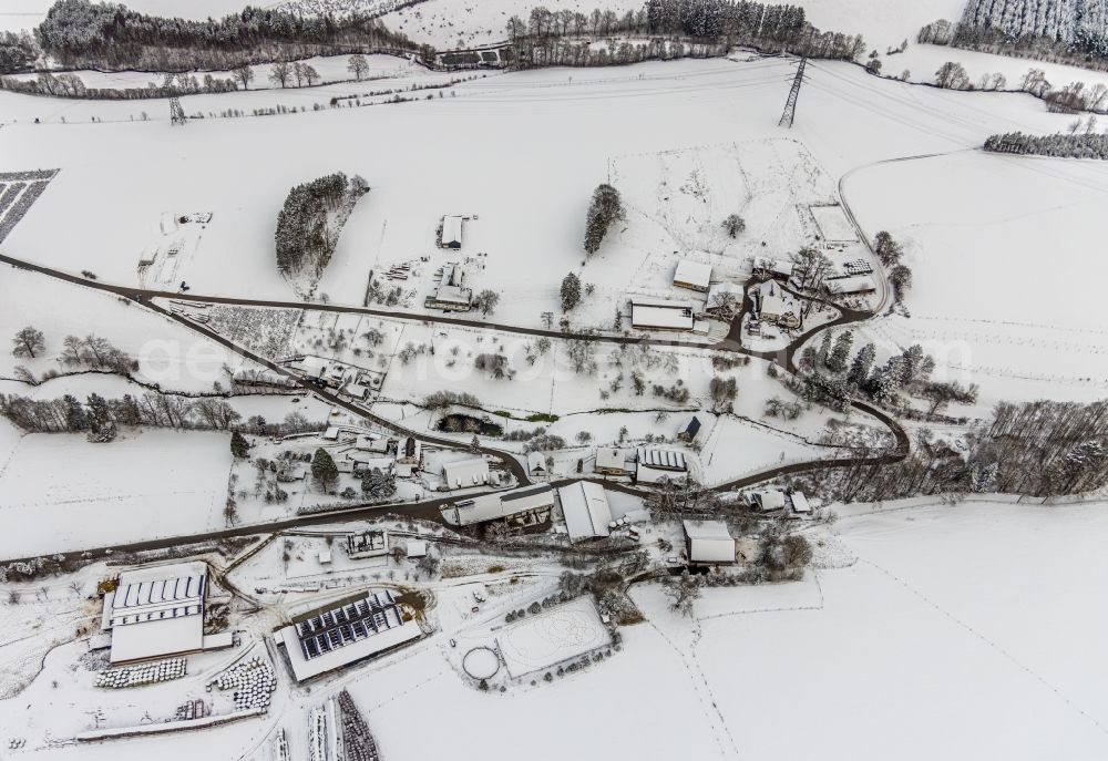 Aerial photograph Mosebolle - Wintry snowy streets and houses and residential areas in Mosebolle at Sauerland in the state North Rhine-Westphalia, Germany