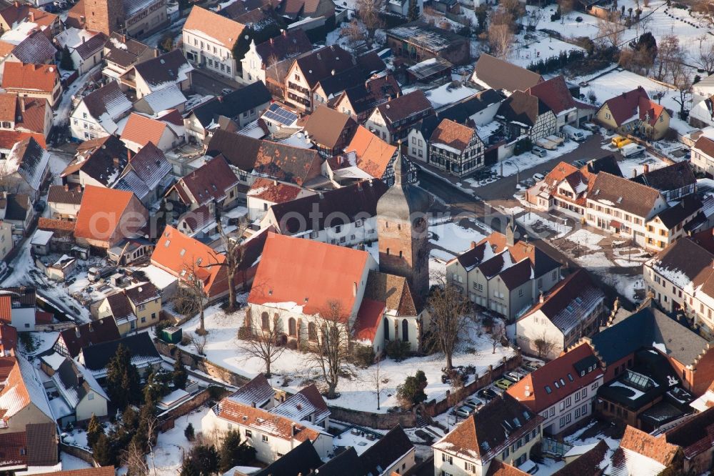 Aerial photograph Billigheim-Ingenheim - Wintry snowy Town View of the streets and houses of the residential areas in the district Ingenheim in Billigheim-Ingenheim in the state Rhineland-Palatinate