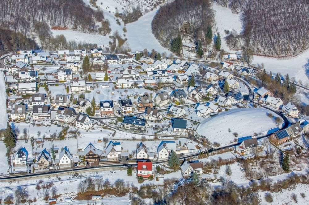 Brilon from above - Wintry snowy Town View of the streets and houses of the residential areas in the district Messinghausen in Brilon in the state North Rhine-Westphalia