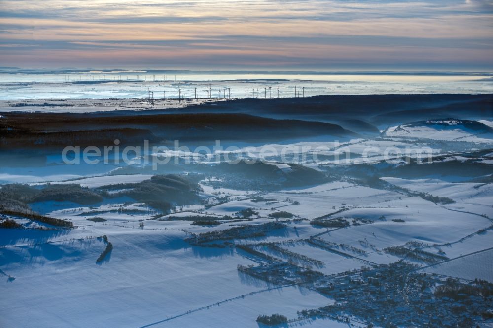 Aerial photograph Kyffhäuserland - Wintry snowy location view of the streets and houses of residential areas at Goellingen and Rottleben in the valley landscape surrounded by mountains in Kyffhaeuserland in the state Thuringia, Germany