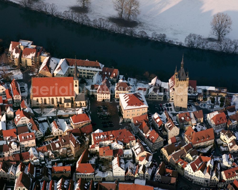Aerial photograph Bad Wimpfen - Wintry snowy village on the banks of the area Neckar - river course in Bad Wimpfen in the state Baden-Wuerttemberg, Germany