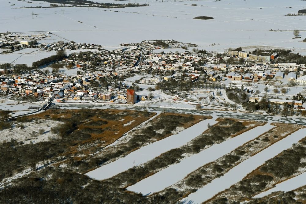 Aerial image Loitz - Wintry snowy village on the banks of the area Peene - river course in Loitz in the state Mecklenburg - Western Pomerania, Germany