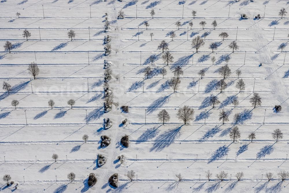 Essen from the bird's eye view: Wintry snowy parking and storage space for automobiles at the exhibition center in Essen at Ruhrgebiet in the state North Rhine-Westphalia, Germany