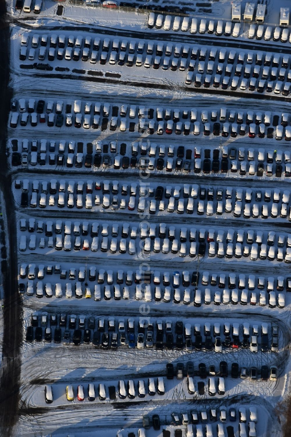 Aerial image Hoppegarten - Wintry snowy parking and storage space for automobiles BCA Autoauktionen GmbH Neuer Hoenower Weg in the district Dahlwitz-Hoppegarten in Hoppegarten in the state Brandenburg