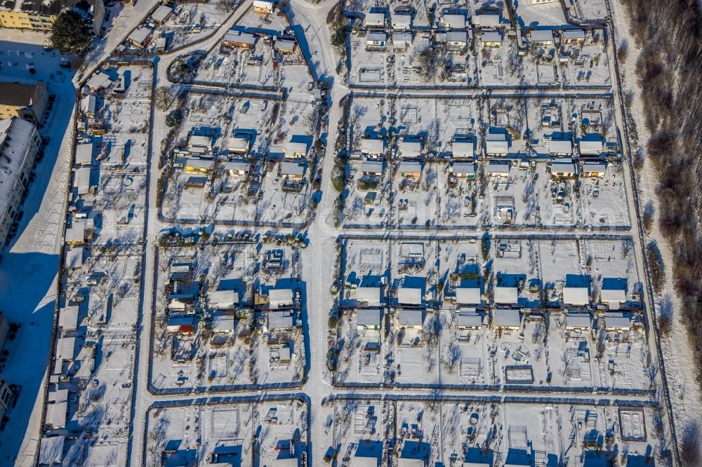 Witten from the bird's eye view: Wintry snowy parcel of a small garden of Kleingartenvereins Gemeinwohl in Witten at Ruhrgebiet in the state North Rhine-Westphalia, Germany