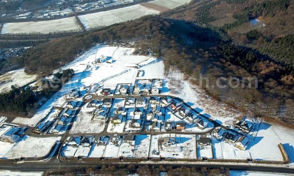 Aerial image Arnsberg - Wintry snowy Parcel of a small garden Am Wiedenberg in the district Bergheim in Arnsberg in the state North Rhine-Westphalia