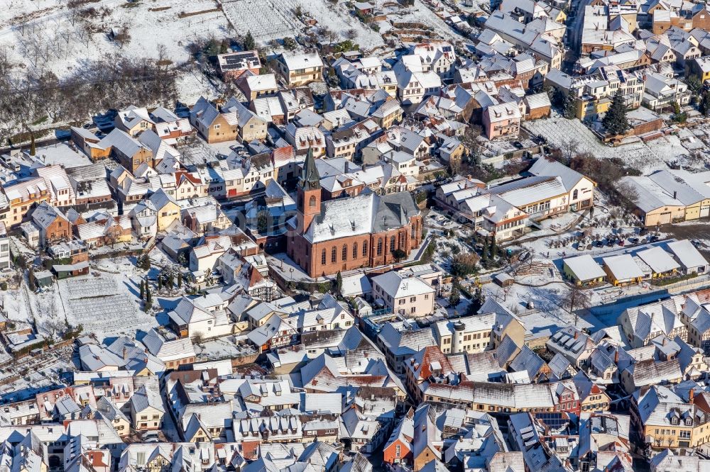 Aerial photograph Sankt Martin - Wintry snowy church of St. Martin in Sankt Martin in the state Rhineland-Palatinate, Germany