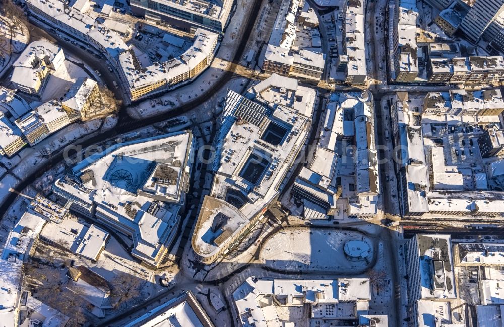 Aerial photograph Bochum - Wintry snowy ensemble space an place of Dr.-Ruer-Platz with ensemble of shopping centers and a residential and commercial district in the inner city center in Bochum in the state North Rhine-Westphalia, Germany