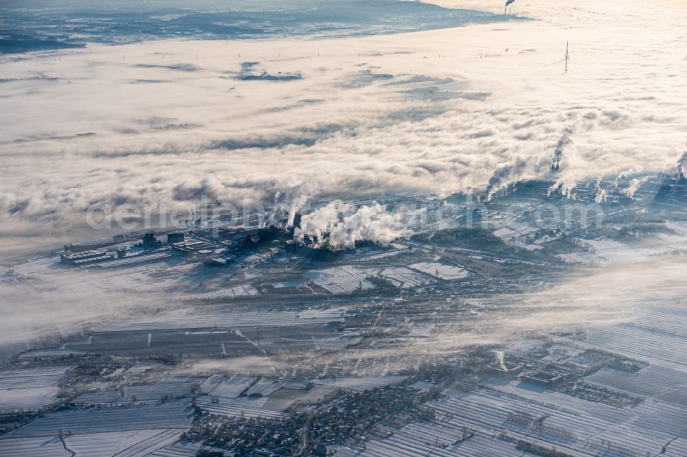 Aerial photograph Stade - Wintry snowy refinery equipment and management systems on the factory premises of the chemical manufacturers of Fa. Dow Chemical Olin in Stade in the state Lower Saxony, Germany