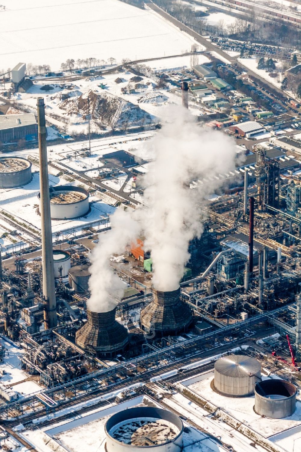 Karlsruhe from above - Wintry snowy Refinery equipment and management systems on the factory premises of the mineral oil manufacturers Mineraloelraffinerie Oberrhein in the district Knielingen in Karlsruhe in the state Baden-Wuerttemberg, Germany