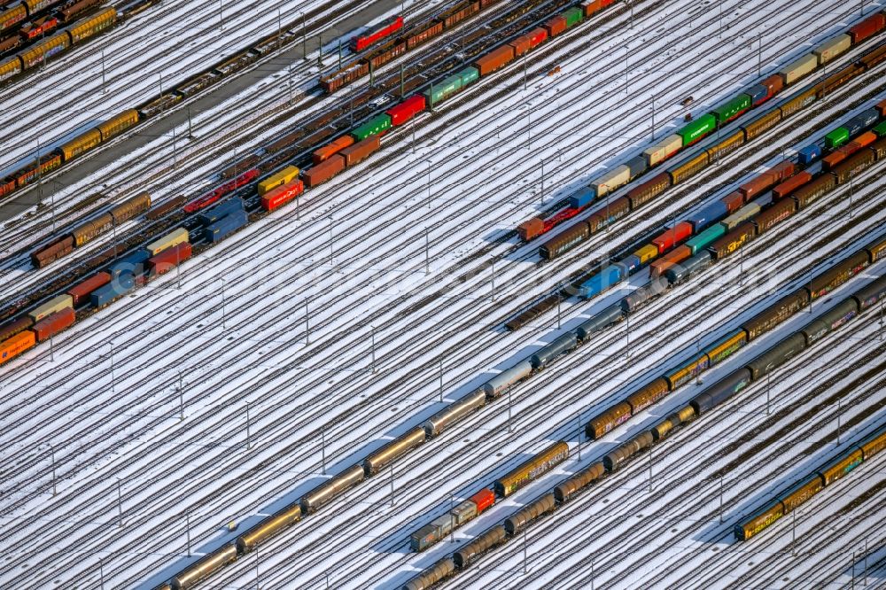 Aerial photograph Seevetal - Wintry snowy marshalling yard and freight station of the Deutsche Bahn in Maschen in the state Lower Saxony, Germany