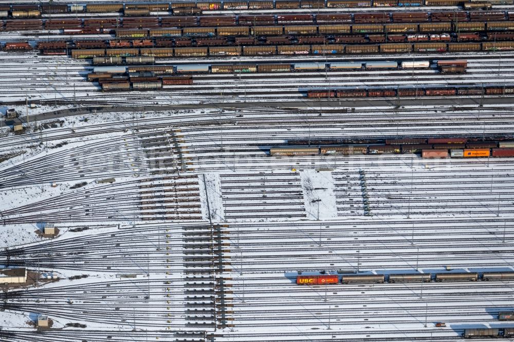 Aerial image Seevetal - Wintry snowy marshalling yard and freight station Maschen of the Deutsche Bahn in the district Maschen in Seevetal in the state Lower Saxony, Germany