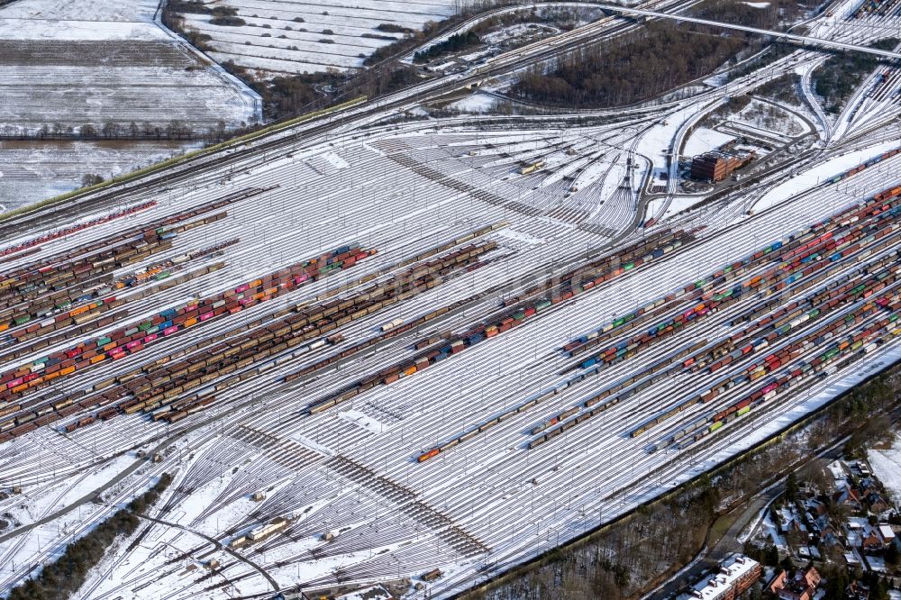 Aerial photograph Seevetal - Wintry snowy marshalling yard and freight station Maschen of the Deutsche Bahn in the district Maschen in Seevetal in the state Lower Saxony, Germany