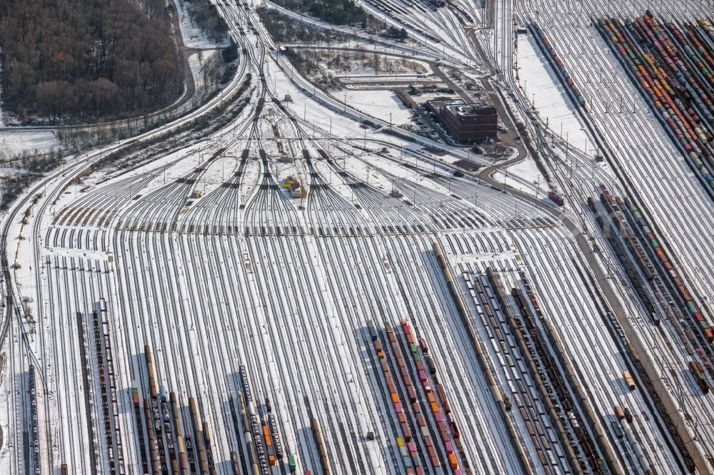 Aerial image Seevetal - Wintry snowy marshalling yard and freight station Maschen of the Deutsche Bahn in the district Maschen in Seevetal in the state Lower Saxony, Germany