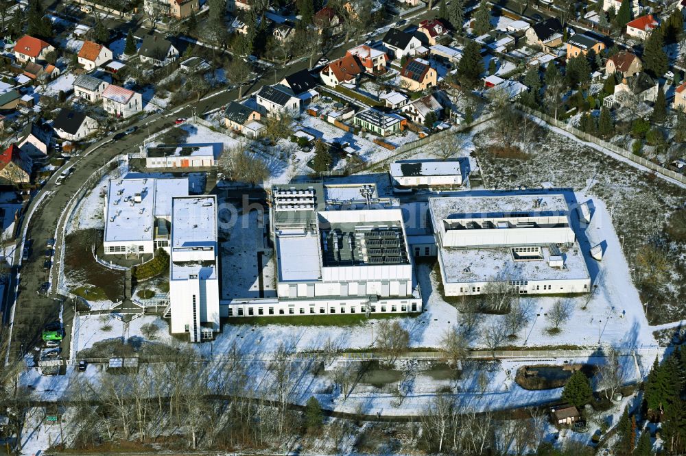 Aerial photograph Berlin - Wintry snowy Data center building and online data processing hub on street Florastrasse in the district Mahlsdorf in Berlin, Germany