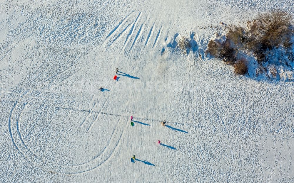 Warstein from above - Wintery air picture of the sledge mountain between Lessingstrasse and court way in Warstein in the federal state North Rhine-Westphalia