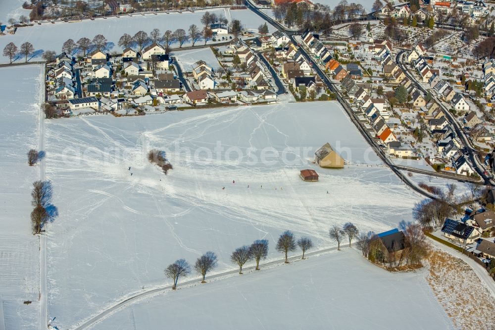 Aerial image Warstein - Wintery air picture of the sledge mountain between Lessingstrasse and court way in Warstein in the federal state North Rhine-Westphalia