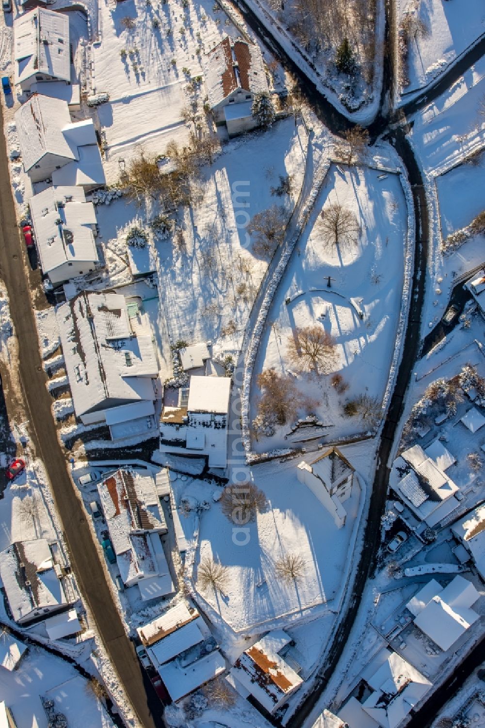 Aerial image Brilon - Wintry snowy ruins of church building Kirchturm- Reste am Kirchberg in the district Messinghausen in Brilon in the state North Rhine-Westphalia