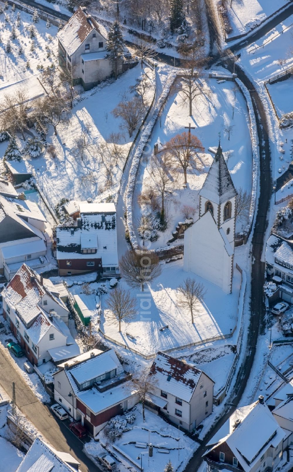 Brilon from the bird's eye view: Wintry snowy ruins of church building Kirchturm- Reste am Kirchberg in the district Messinghausen in Brilon in the state North Rhine-Westphalia