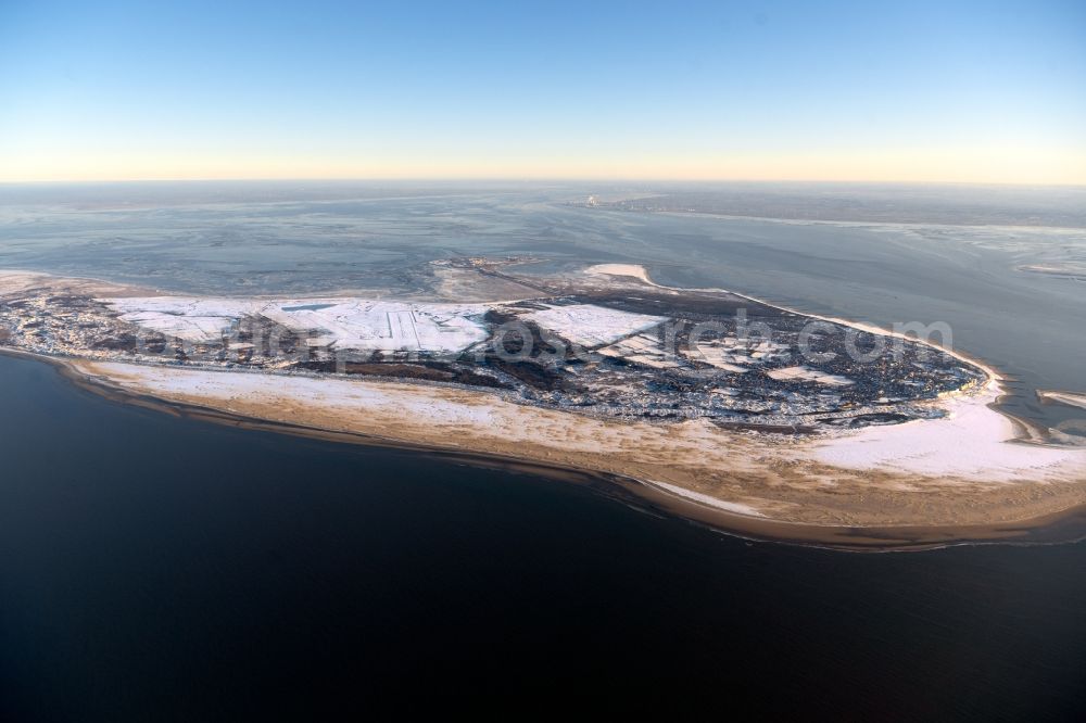 Aerial image Borkum - Wintry snowy nothern sandy coastline on the North Sea Island Borkum in the state Lower Saxony