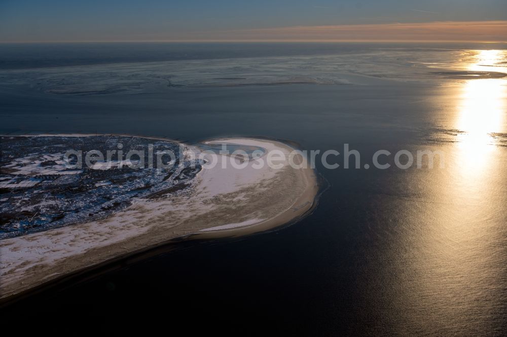 Aerial photograph Borkum - Wintry snowy nothern sandy coastline on the North Sea Island Borkum in the state Lower Saxony