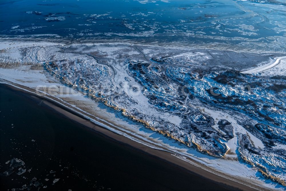 Aerial photograph Borkum - Wintry snowy nothern sandy coastline on the North Sea Island Borkum in the state Lower Saxony