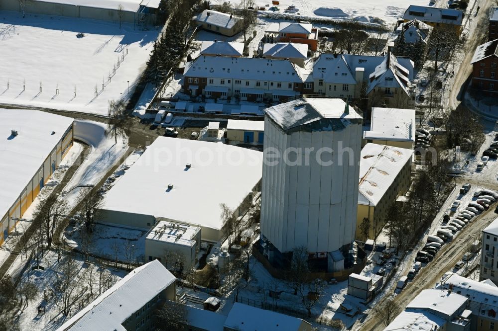 Aerial photograph Rostock - Wintry snowy construction site Tourist attraction of the historic monument of Wasserturm on Bluecherstrasse in Rostock in the state Mecklenburg - Western Pomerania, Germany