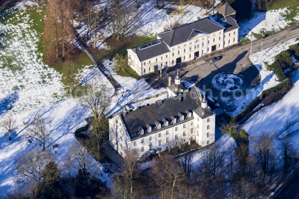 Aerial image Essen - Wintry snowy building complex in the park of the castle on street Schlossstrasse in the district Borbeck in Essen at Ruhrgebiet in the state North Rhine-Westphalia, Germany