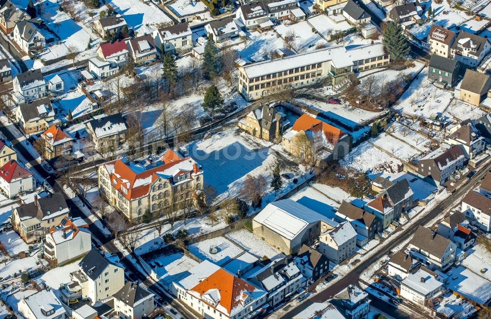 Aerial image Warstein - Wintry snowy School building of the Liboaschule in Warstein in the state North Rhine-Westphalia