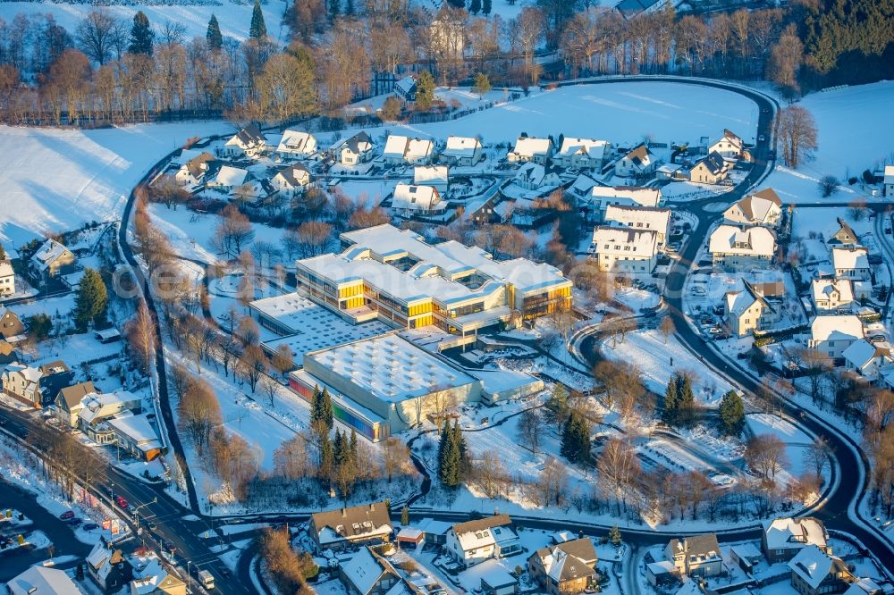 Aerial image Bestwig - Wintry snowy School building of the Realschule Bestwig Zum Schulzentrum in the district Ostwig in Bestwig in the state North Rhine-Westphalia