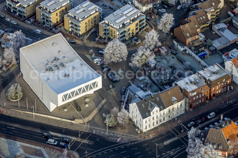 Hamm from the bird's eye view: Wintry snowy school building of the Staedtische Musikschule Hamm on street Kolpingstrasse in Hamm in the state North Rhine-Westphalia, Germany