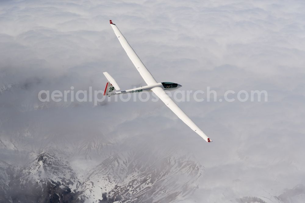 Aerial photograph Le Dévoluy - Glider ASW 20 D-6538 in flight abov ethe clods and the winterly snow-topped mountains near Le Devoluy in Provence-Alpes-Cote d'Azur, France