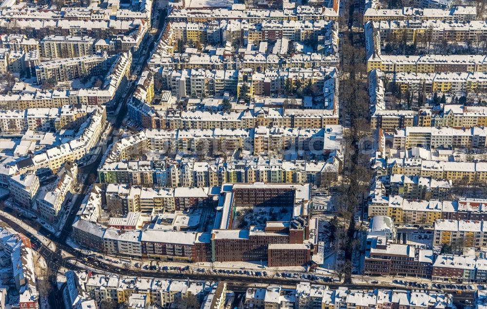 Aerial image Dortmund - Wintry snowy cityscape of the district along the Landgrafenstrasse in the district Ruhrallee in Dortmund at Ruhrgebiet in the state North Rhine-Westphalia, Germany