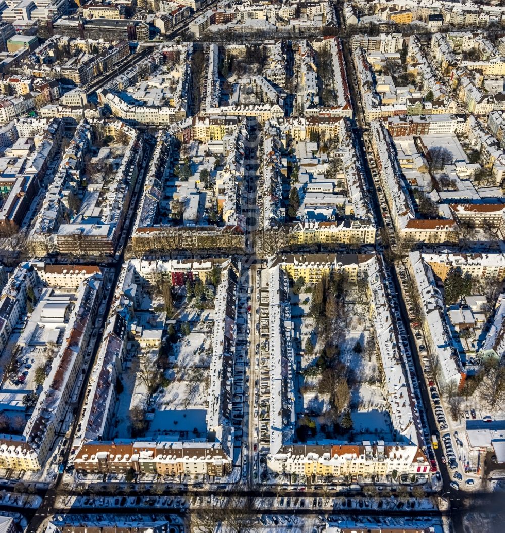 Aerial photograph Dortmund - Wintry snowy city view on the course of the street Alter Muehlenweg in the district Ruhrallee West in Dortmund in the Ruhr area in the state North Rhine-Westphalia, Germany