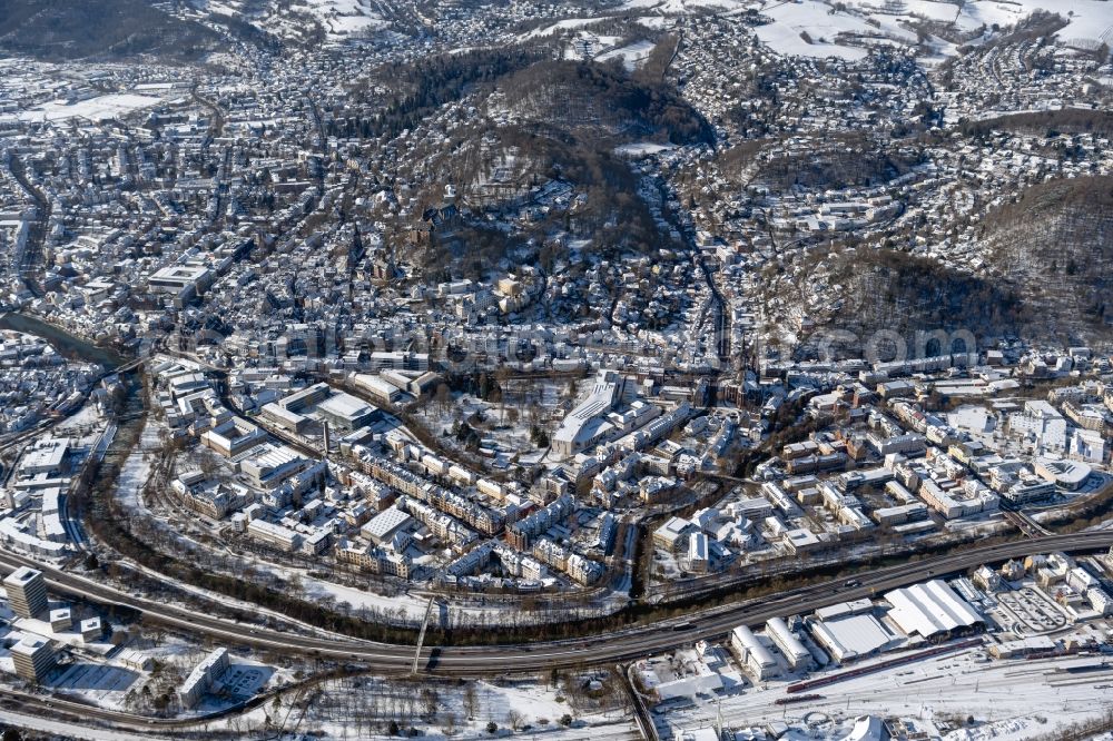 Marburg from the bird's eye view: Wintry snowy city view of the city area of in Marburg in the state Hesse, Germany