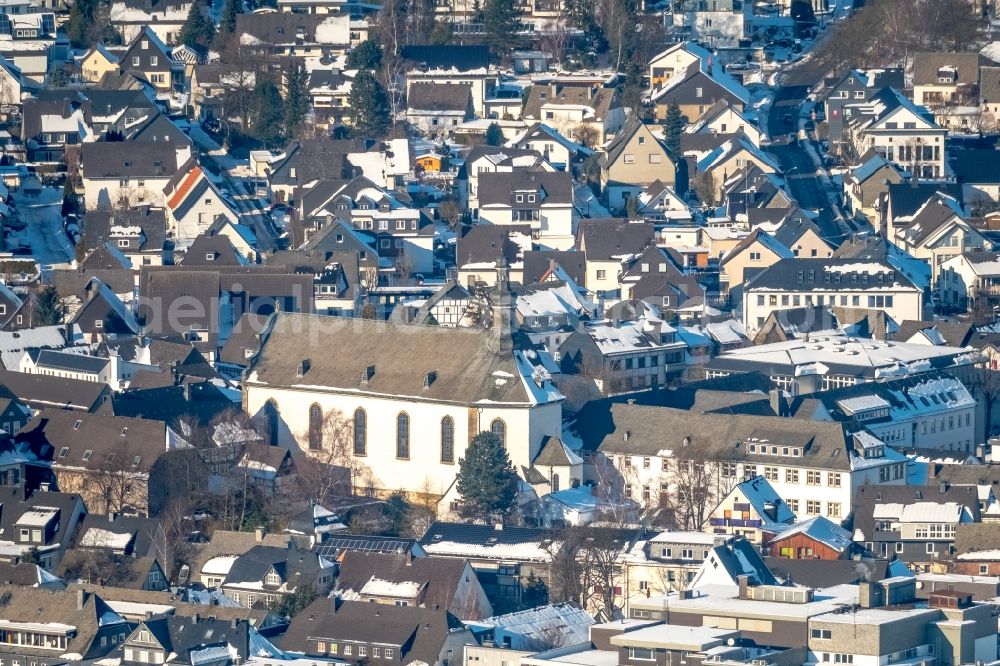 Aerial photograph Brilon - Wintry snowy City view of the city area of in the district Hoppecke in Brilon in the state North Rhine-Westphalia