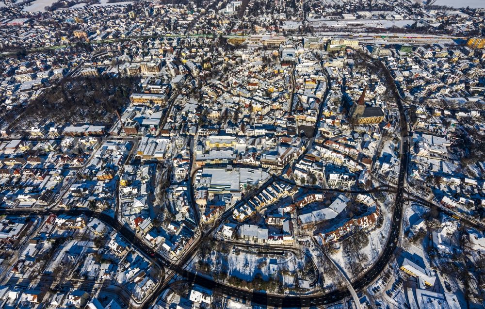 Unna from the bird's eye view: Wintry snowy city view of the city area of in Unna in the state North Rhine-Westphalia, Germany